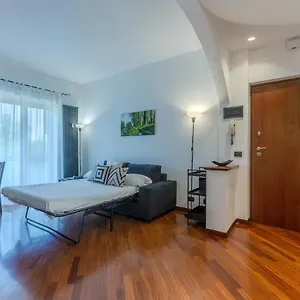 https://prospettiva-corso-giovecca-apartment-with-parking.emilia-romagnahotels.net
